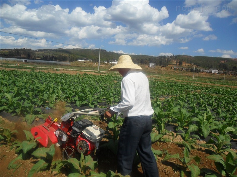 烟草开沟培土机的安装和调整